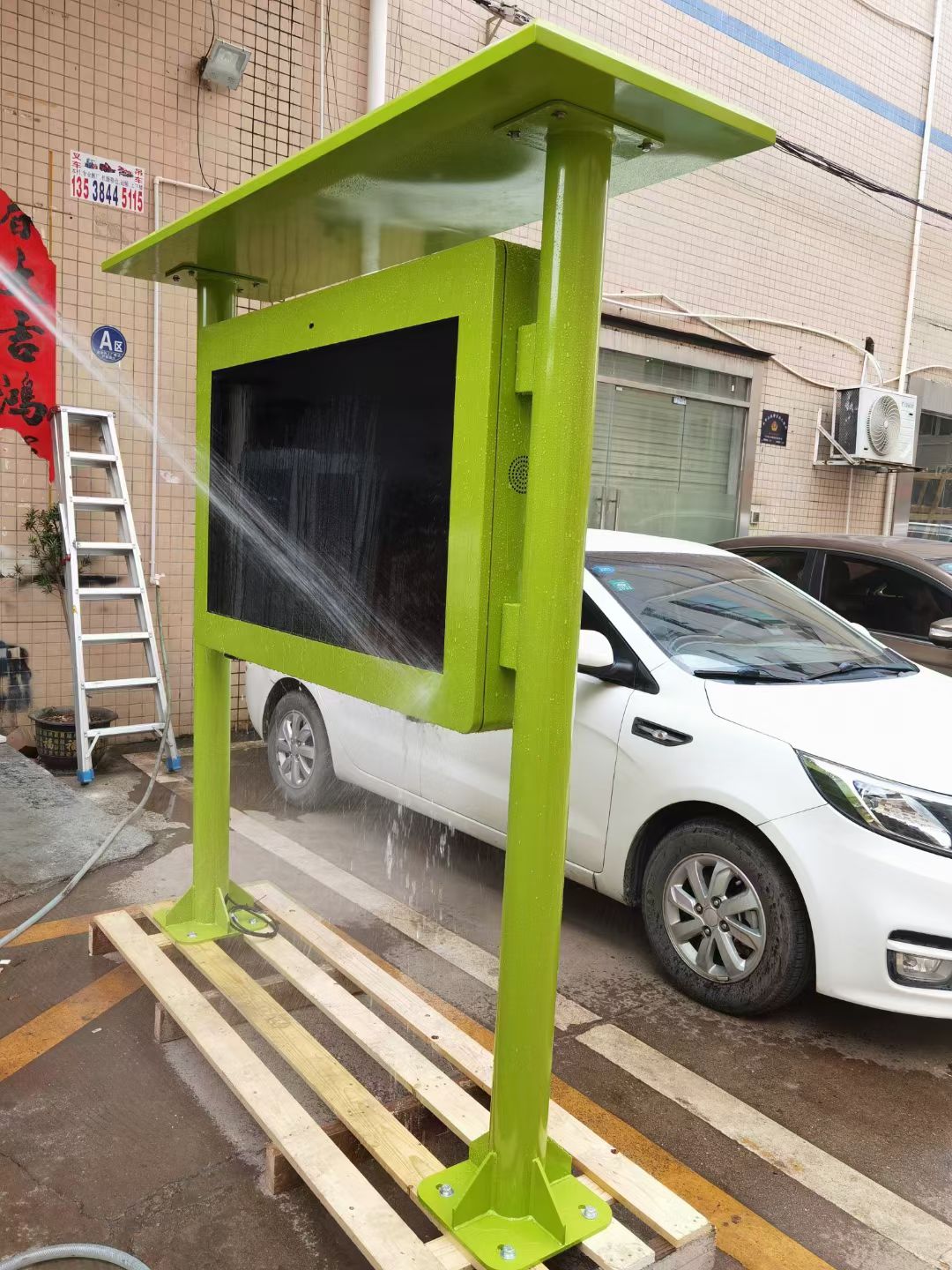 86寸/98寸大尺寸4K超清户外数字标牌广告机触摸机(图12) 86寸/98寸大尺寸4K超清户外数字标牌广告机触摸机(图11)