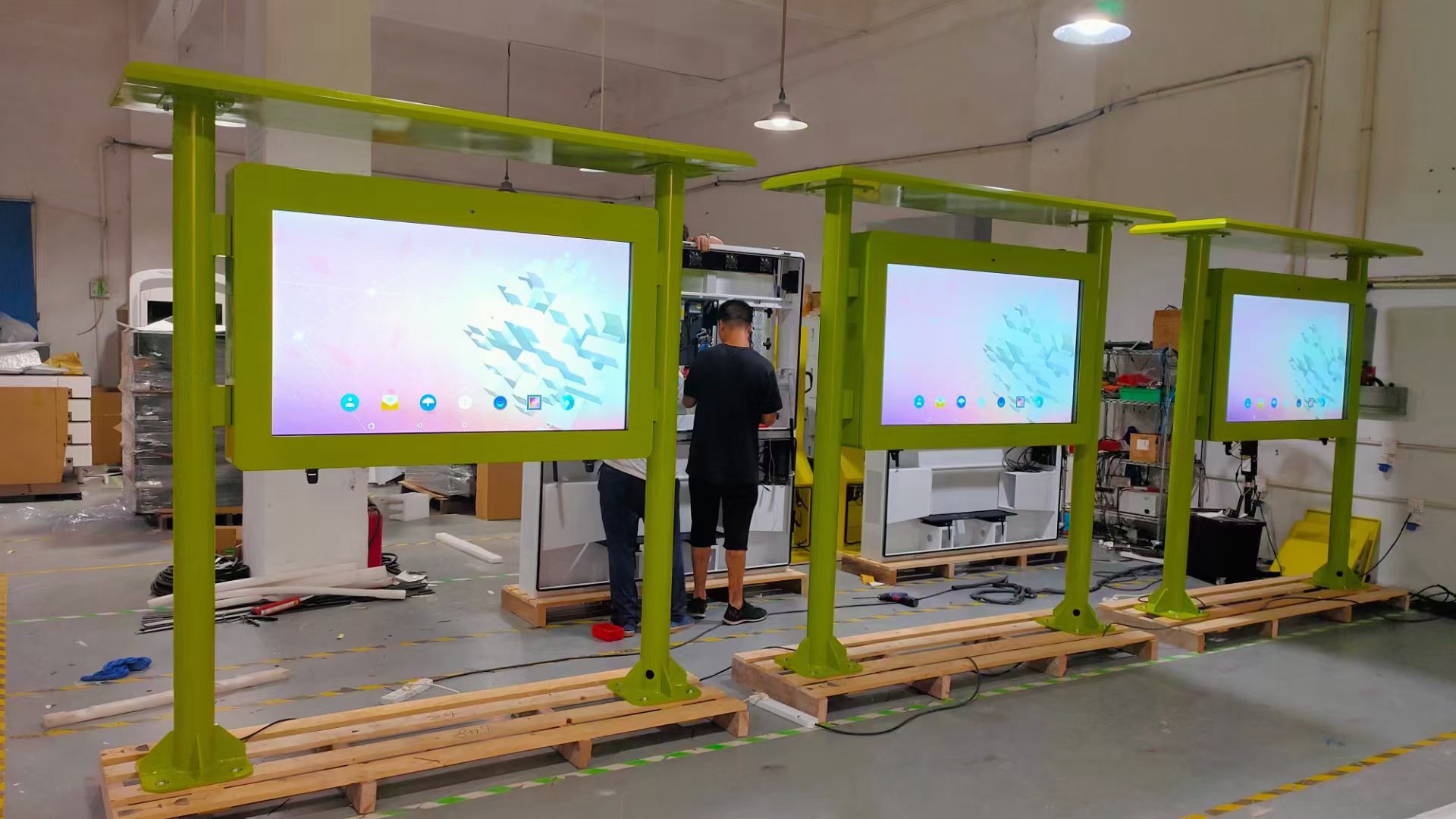 86寸/98寸大尺寸4K超清户外数字标牌广告机触摸机(图13) 86寸/98寸大尺寸4K超清户外数字标牌广告机触摸机(图12)